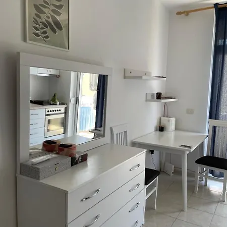 White * Durres
